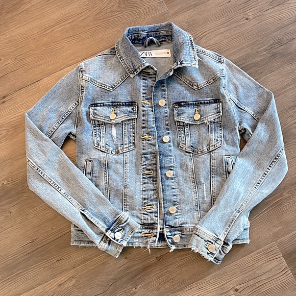 Zara Distressed Jean Jacket - Picture 2 of 6